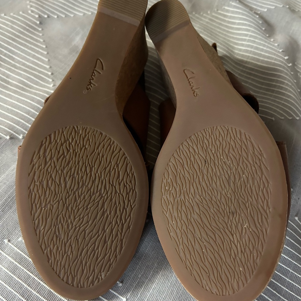 Clarks Tan Leather Wedge Sandals Size 8 - Picture 3 of 8